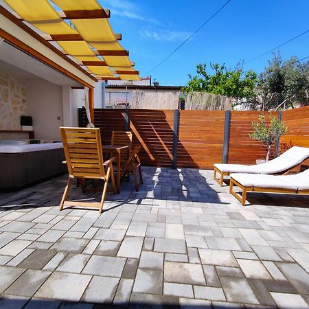 Appartement Tonina - House With Terrace, Jacuzzi, Free Parking à Split Extérieur photo