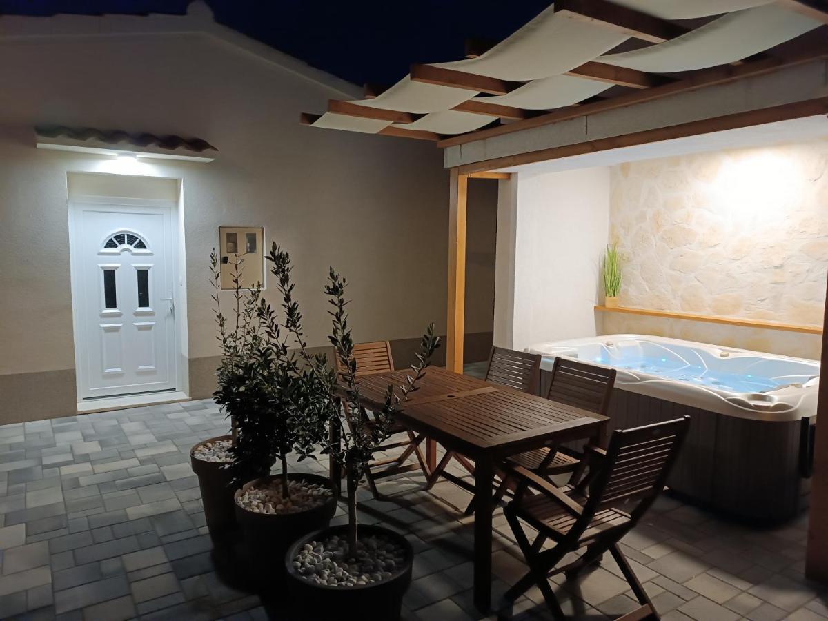 Appartement Tonina - House With Terrace, Jacuzzi, Free Parking à Split Extérieur photo