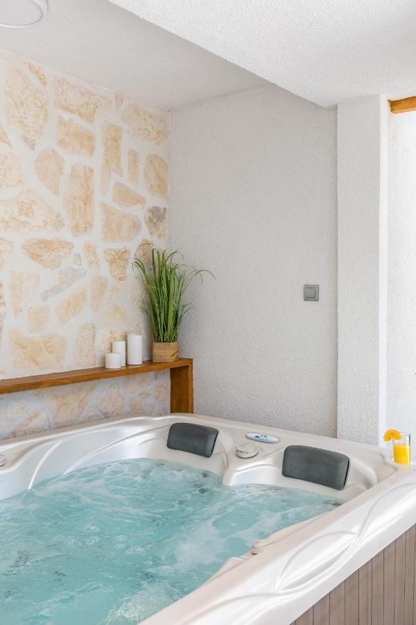 Appartement Tonina - House With Terrace, Jacuzzi, Free Parking à Split Extérieur photo