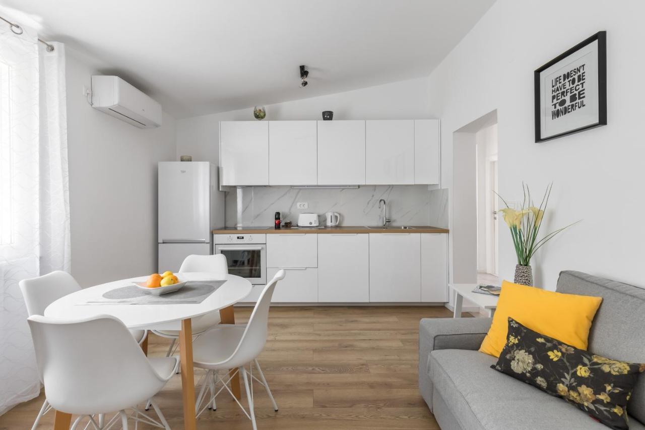 Appartement Tonina - House With Terrace, Jacuzzi, Free Parking à Split Extérieur photo