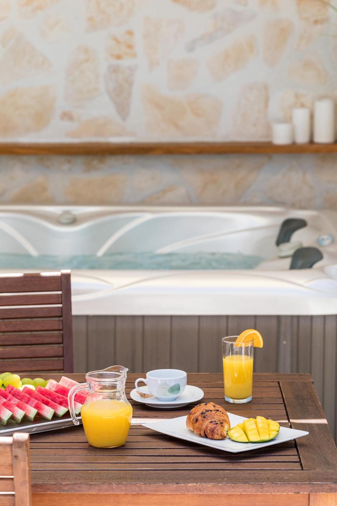 Appartement Tonina - House With Terrace, Jacuzzi, Free Parking à Split Extérieur photo