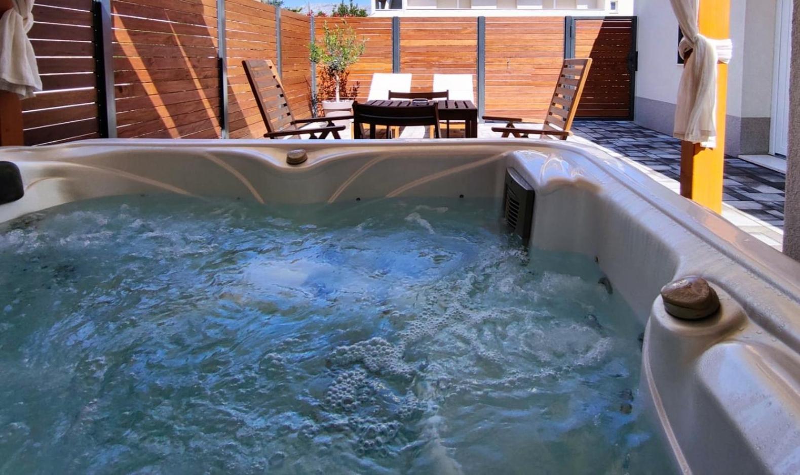 Appartement Tonina - House With Terrace, Jacuzzi, Free Parking à Split Extérieur photo