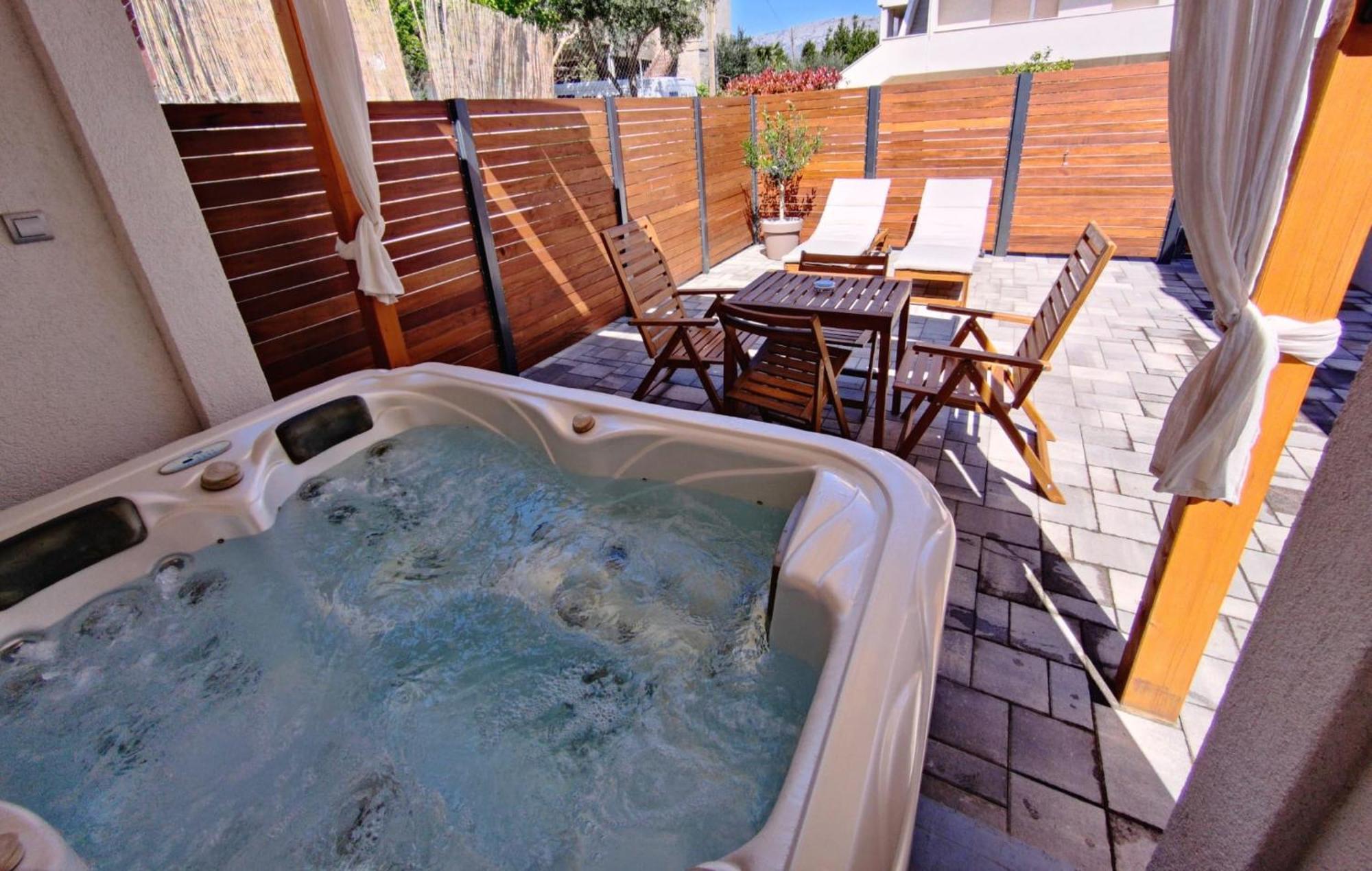 Appartement Tonina - House With Terrace, Jacuzzi, Free Parking à Split Extérieur photo
